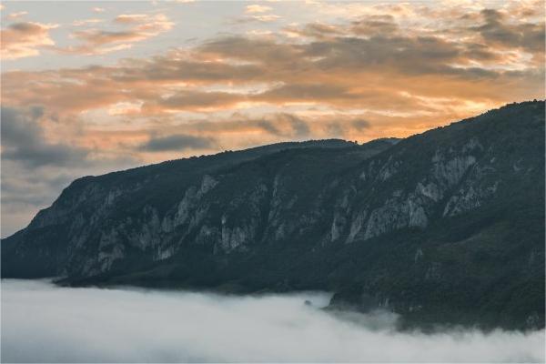 君子不懈努力,日夜自省警醒
